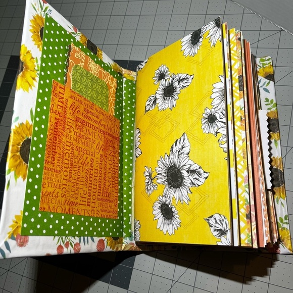 Handmade Fall themed junk Journal - Picture 8 of 10